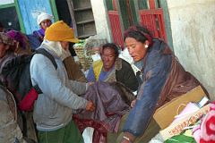 15 Tibetans Travel Over The Nangpa La To Sell At Namche Bazaar Saturday Market.jpg